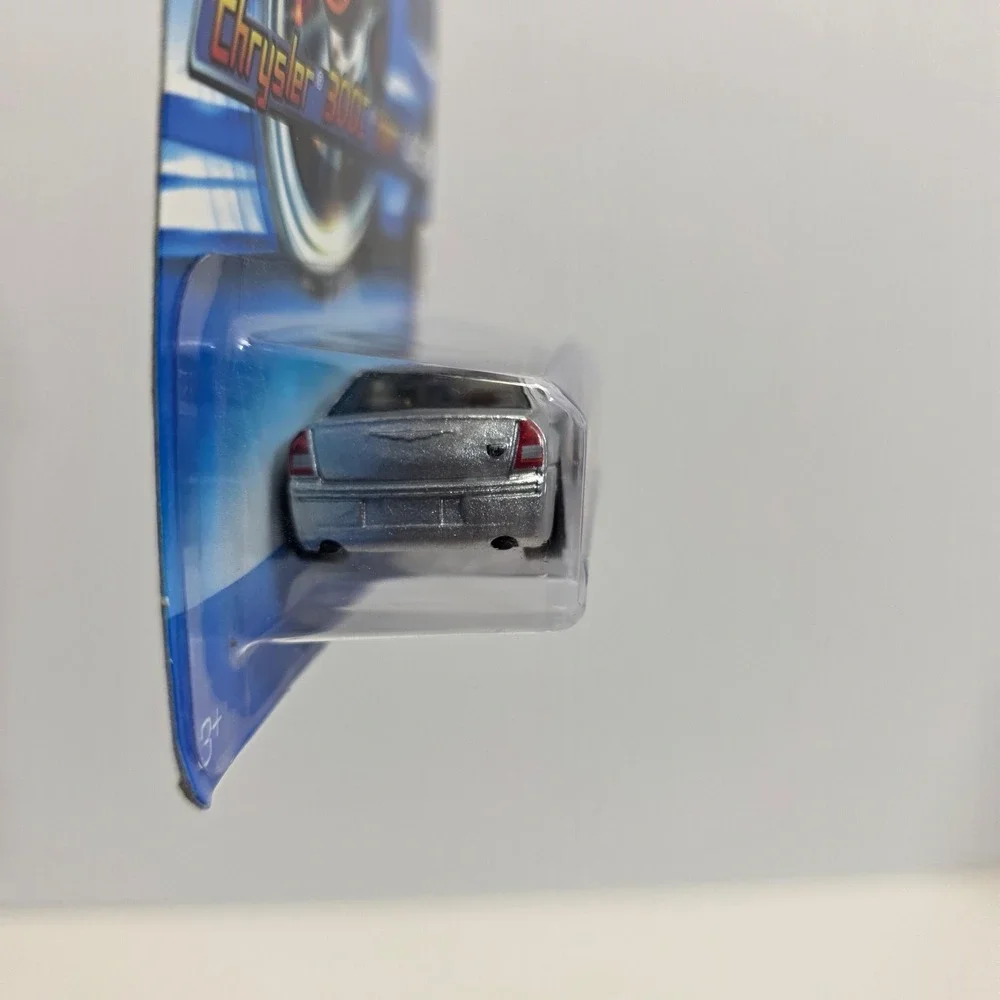 Hot Wheels 2006 First Editions Chrysler 300C Hemi Silver FTE Wheels J3245 4/38